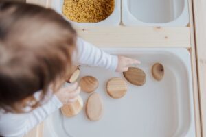 When do kids develop kneecaps? | The Parentology